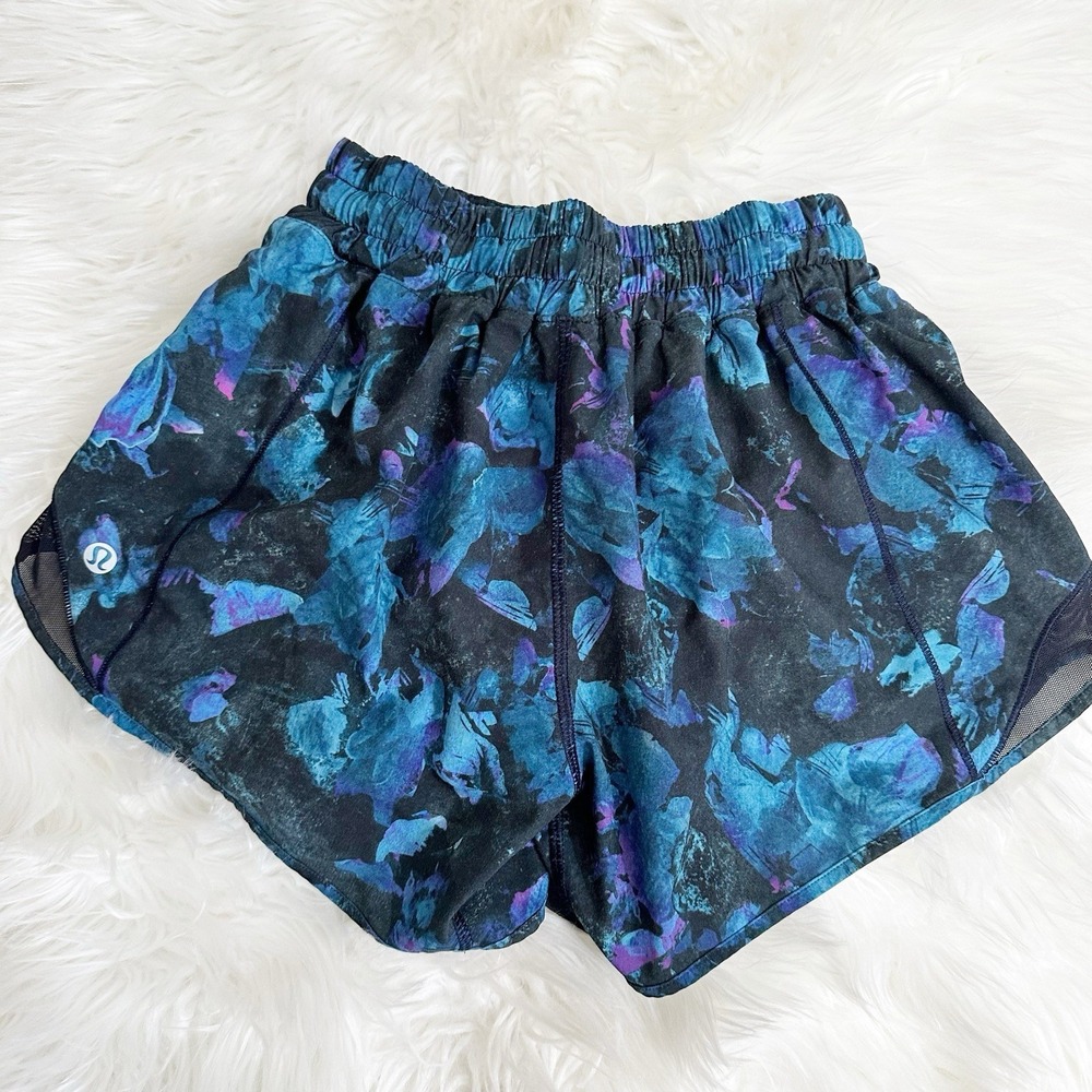 Lululemon Womens Hotty Hot Short II Size 2 Tall‎ Blue Floral Multi